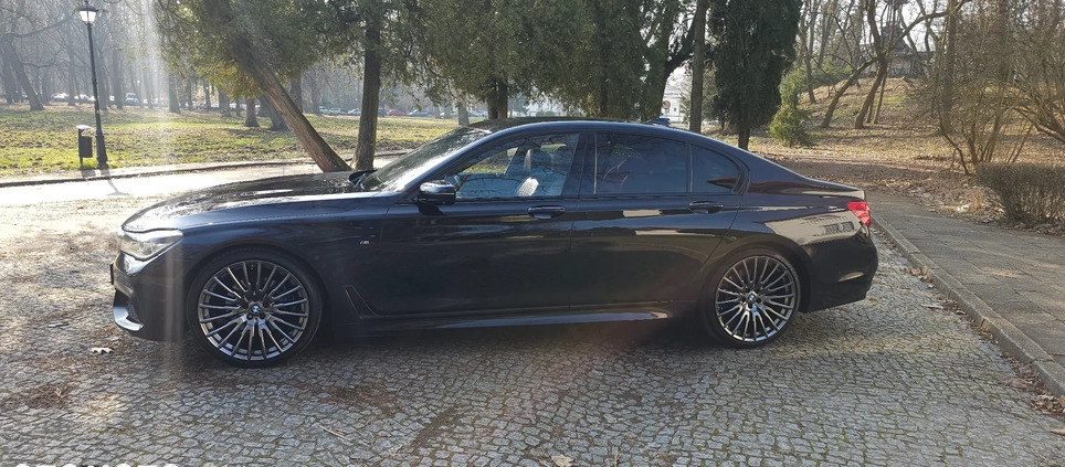 BMW Seria 7 cena 165000 przebieg: 260000, rok produkcji 2016 z Legionowo małe 497